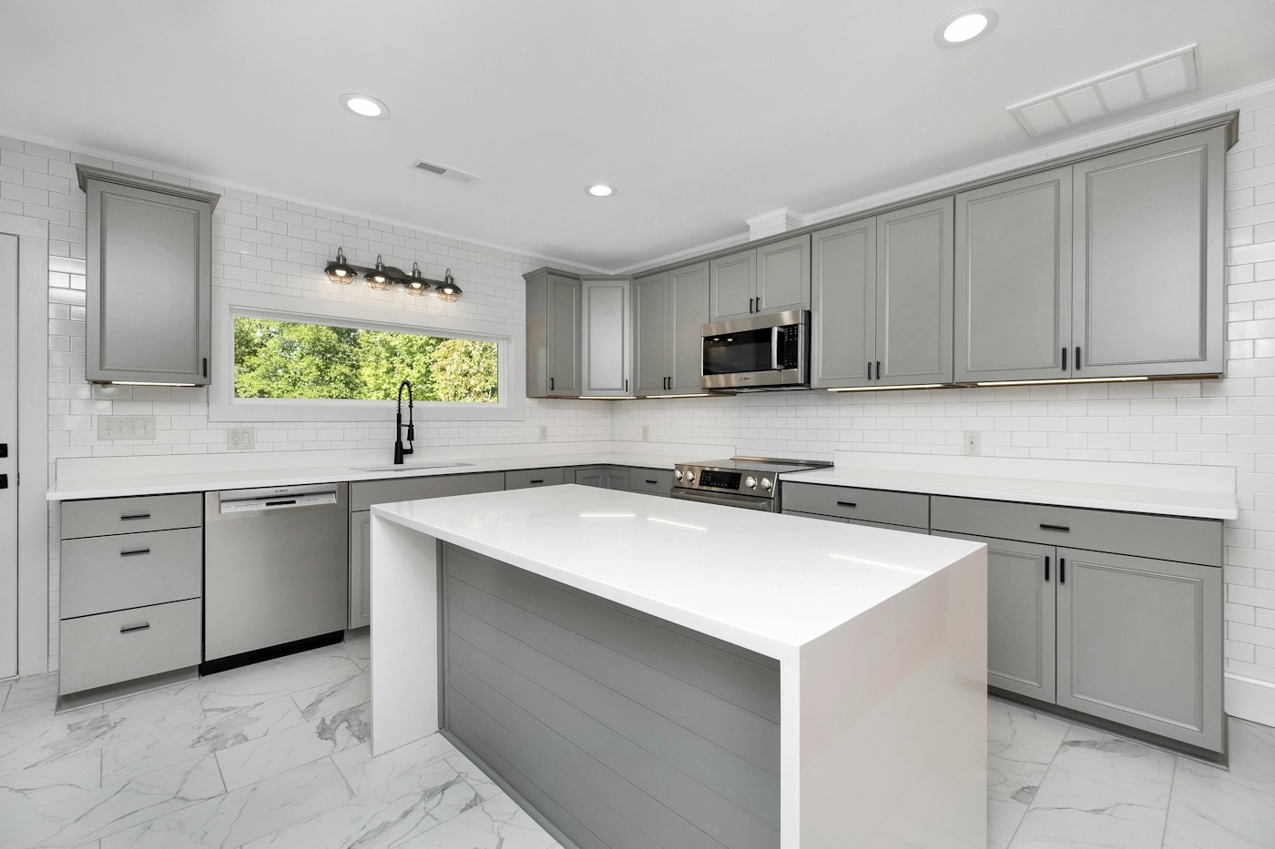 Grey Shaker Kitchen – Kitchens, Vaughan